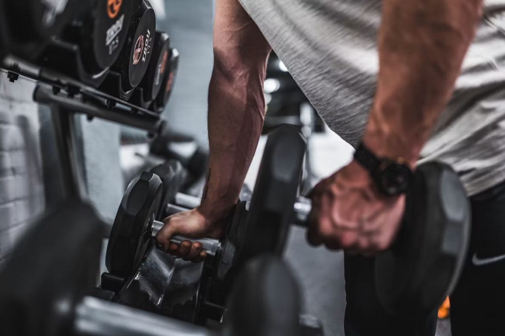how to safely lift weights after injury