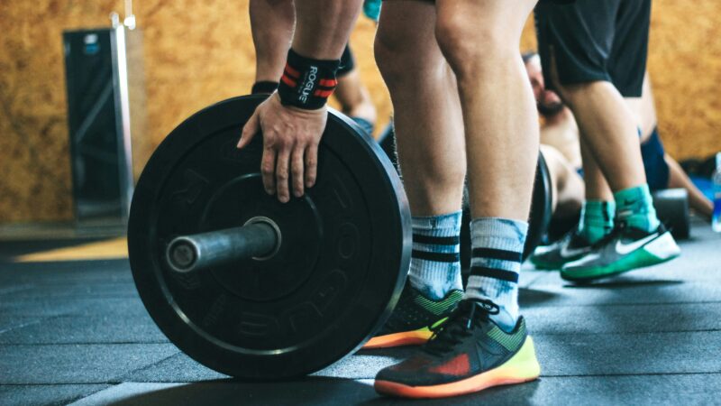 Free Weights vs Machines for Muscle Growth: Here’s What Actually Matters
